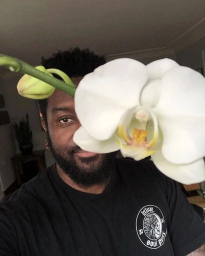 @ loniel robinson 𝜗𝜚 he him's avatar