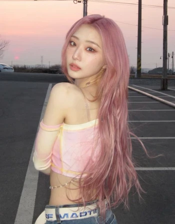 ✿    yeojin    𖹭    .    she they's avatar