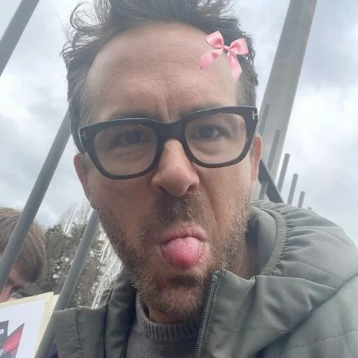 ✿    ryan reynolds    𖹭    .    he him's avatar