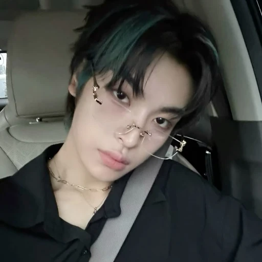 ✿    yechan    𖹭    .    he they her's avatar