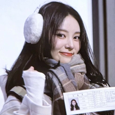 ✿    jinsoul    𖹭    .    she they's avatar