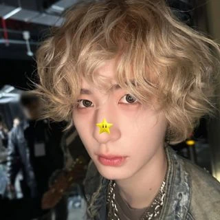 ✿    leenhan / donghyun    𖹭    .    they she it's avatar