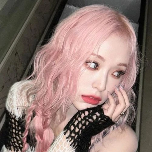 ✿    gahyun    𖹭    .    she they it's avatar