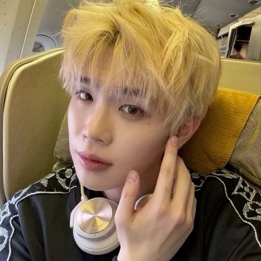 ✿    taerae    𖹭    .    he they any's avatar
