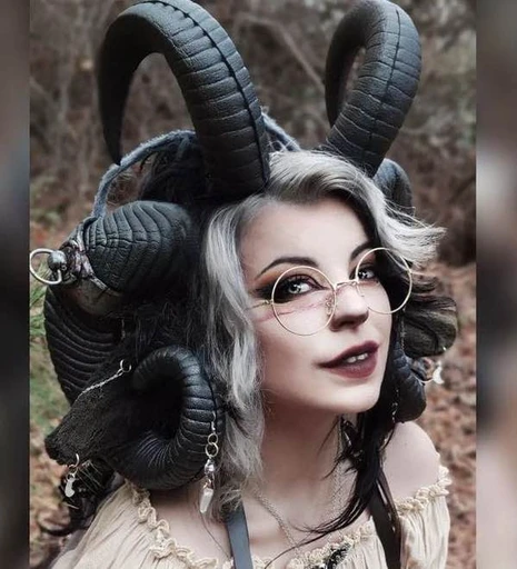 [🐐⚫️] • Willow • {She/They/It} •'s avatar