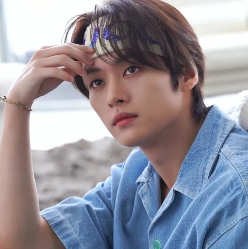 ✿    lee minho    𖹭    .    he they it's avatar