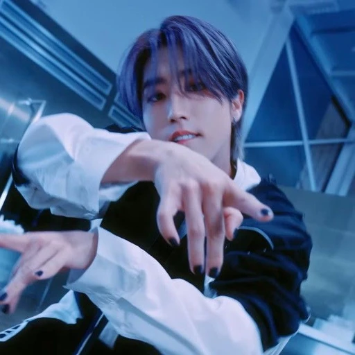 ✿    han jisung    𖹭    .    they it hym's avatar