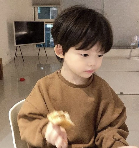✿    jihun    𖹭    .    he him's avatar