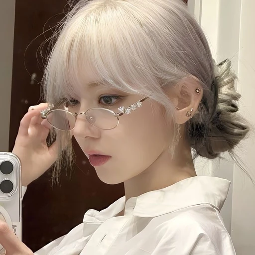 ✿    sakura    𖹭    .    they she's avatar