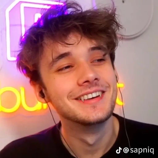 •Vamp!Wilbur•It/He/They•'s avatar