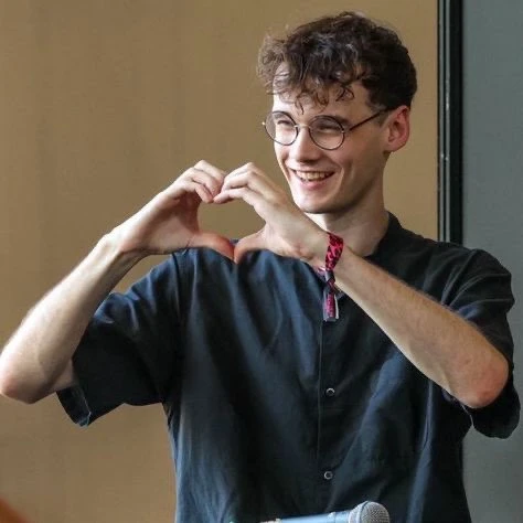 ✿。  enzo     ⭒     he    ◝'s avatar