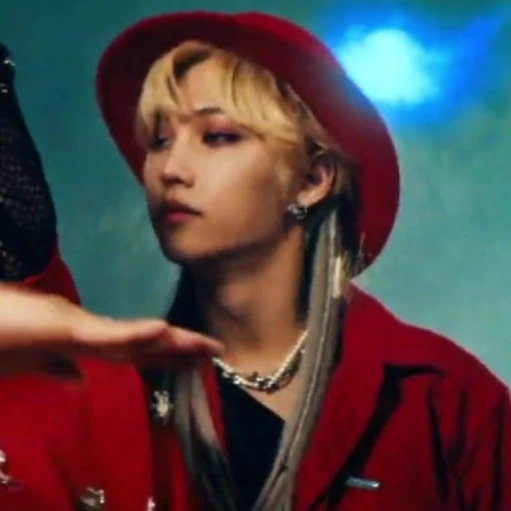 ✿    felix / yongbok    𖹭    .    she him thunder's avatar