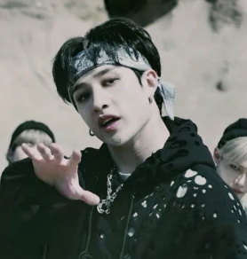✿    bangchan  𖹭    .    he it wow's avatar