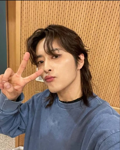 ✿    taehyung / j.seph    𖹭    .    he they's avatar