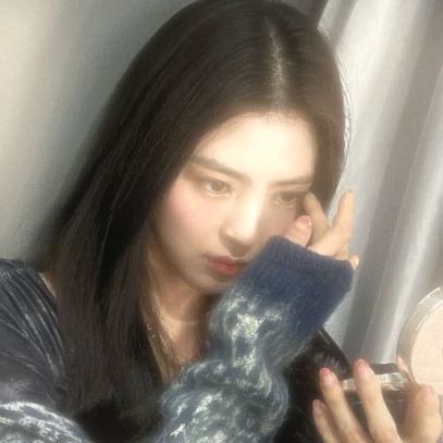 ✿    han sohee    𖹭    .    she they's avatar