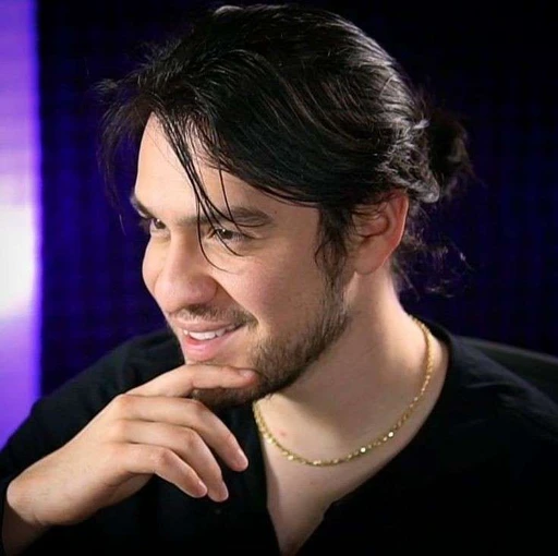 Terzo⭑ 🎤's avatar