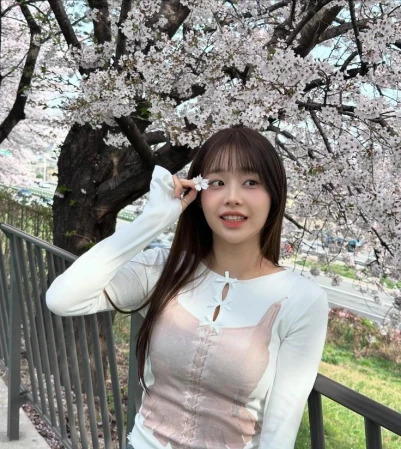 ✿    chuu / jiwoo  𖹭    .    she xe's avatar
