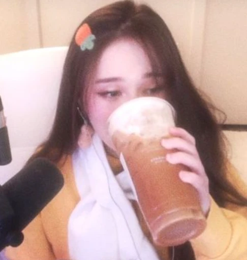 | dₑₑ 🍮 | ₛₕₑ/ₕₑᵣ |'s avatar