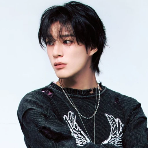 ✿    jeno    𖹭    .    he they's avatar