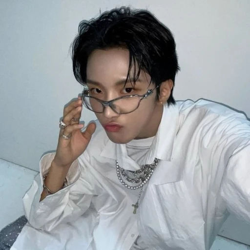 ✿    woonhak    𖹭    .    they them (maybe he.)'s avatar