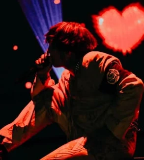 ＠ oli sykes ． ˬˬ  he him's avatar