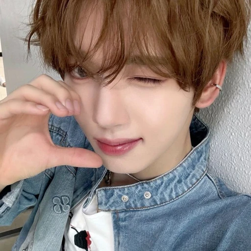 ✿    yujin    𖹭    .    he they's avatar