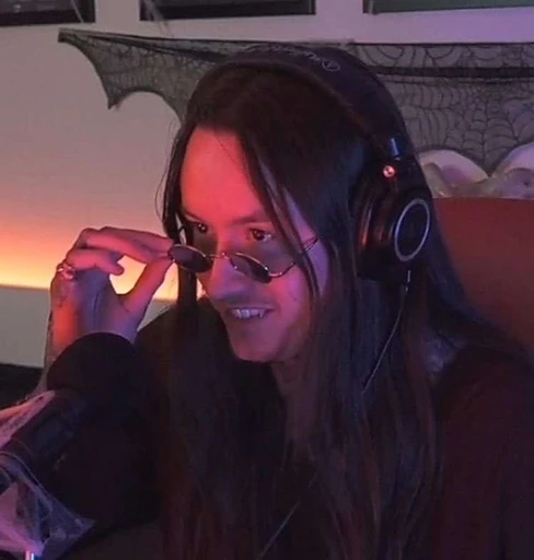 Noah Sebastian [👻]'s avatar