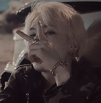 ✿    agust d  𖹭    .    they them's avatar