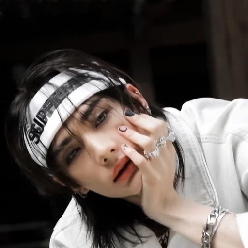 ✿    hyunjin    𖹭    .    she they zir's avatar