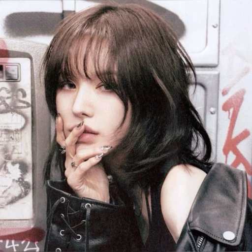 ✿    wendy / seungwan    𖹭    .    she him any's avatar