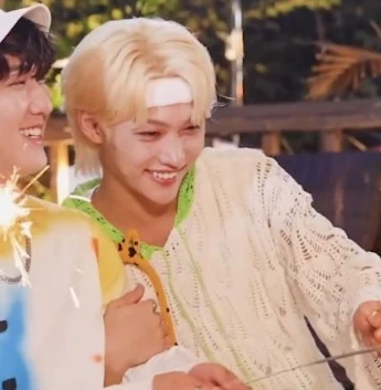 ✿    yongbok / felix    𖹭    .    he they cat's avatar