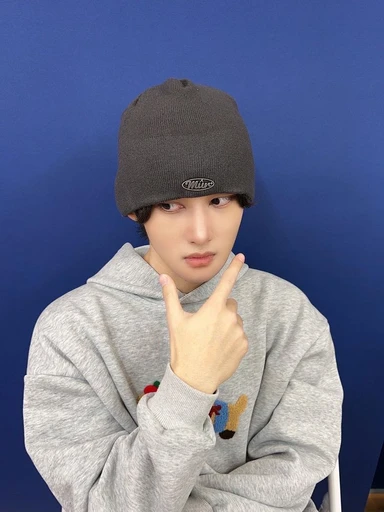 ✿    nathan    𖹭    .    he it she they's avatar