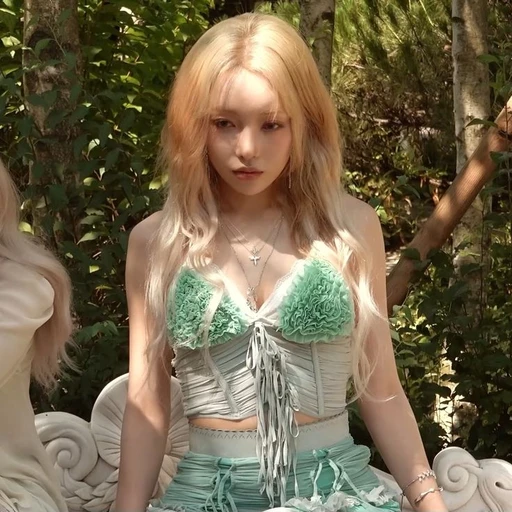 ✿    somin    𖹭    .    she any's avatar