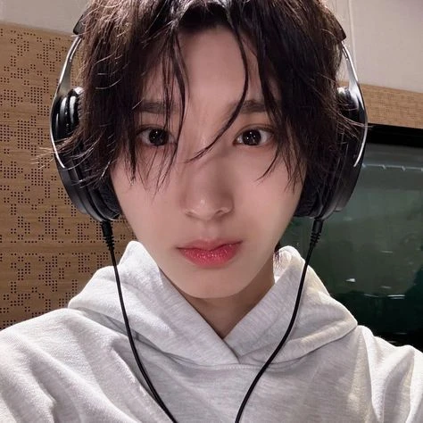 ✿    juwang    𖹭    .    he they she's avatar