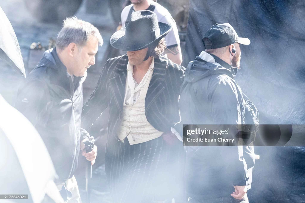 De⭑ ✏️'s banner