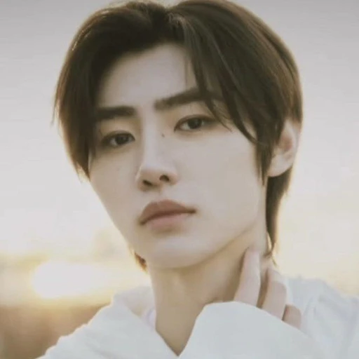 ✿    sunghoon    𖹭    .    he they float angel's avatar