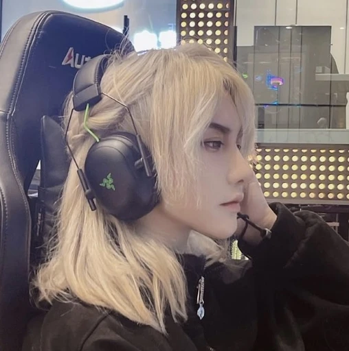 Zeus 🌩️'s avatar